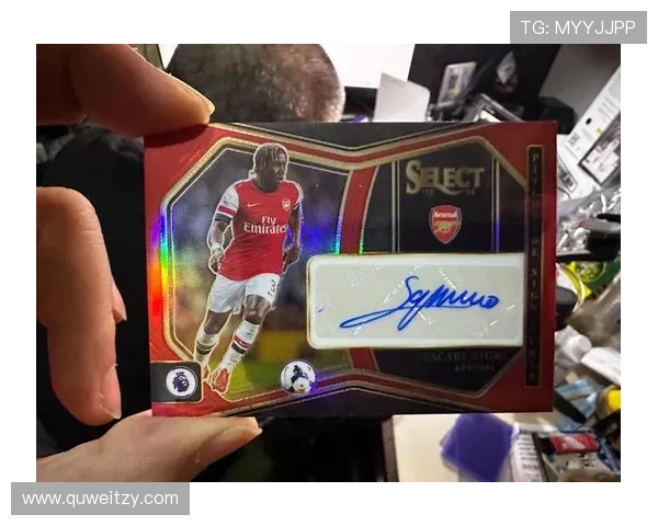 足球帕尼尼球星卡收藏小铁盒全新上市限量版引领潮流与经典结合