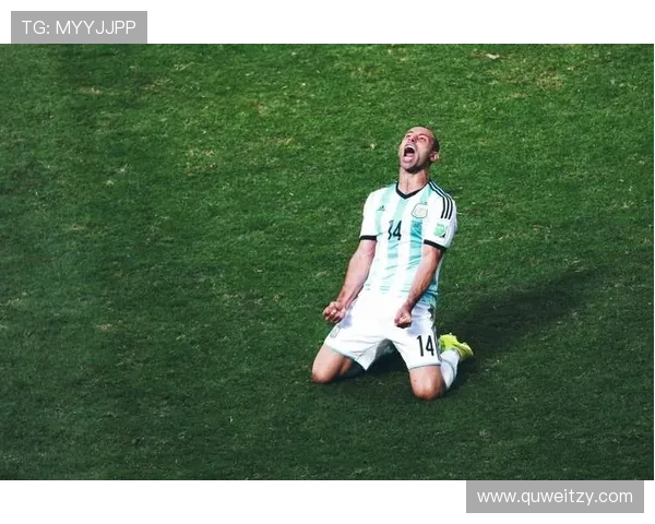 足球星娱乐全方位解析：明星球员背后的故事与赛事精彩瞬间揭秘